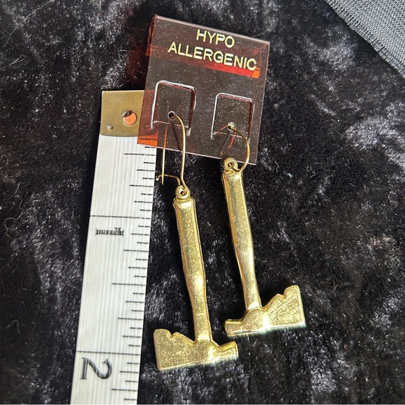 DEADSTOCK 1980’s VINTAGE GOLD PLATED AXE EARRINGS - Picture 4 of 4